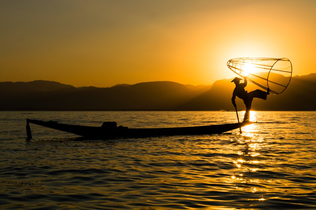 313 | The Sun Rises and Sets :: Inle Lake, Myanmar, 2014